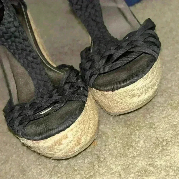 Gently used women’s Massimo supply Co. wedges size 7 - Picture 5 of 10